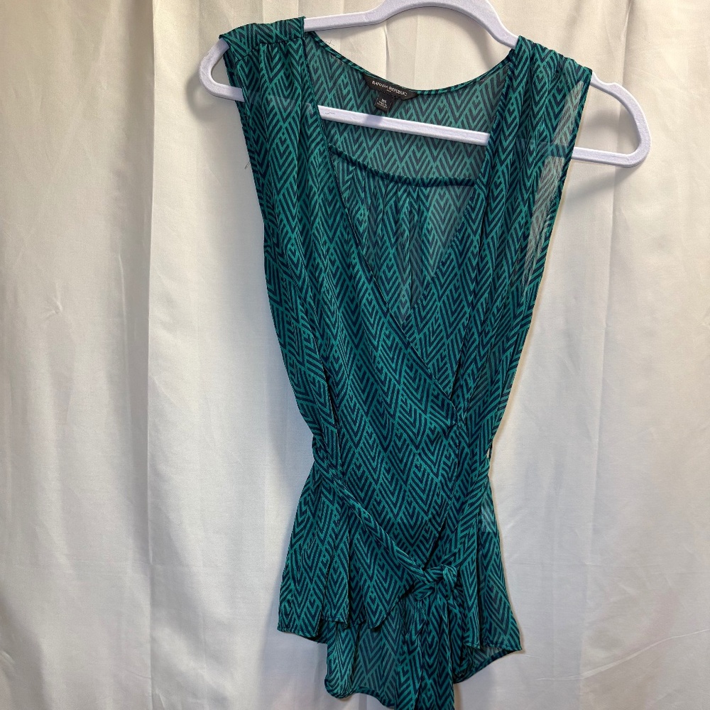 Banana Republic V neck tank